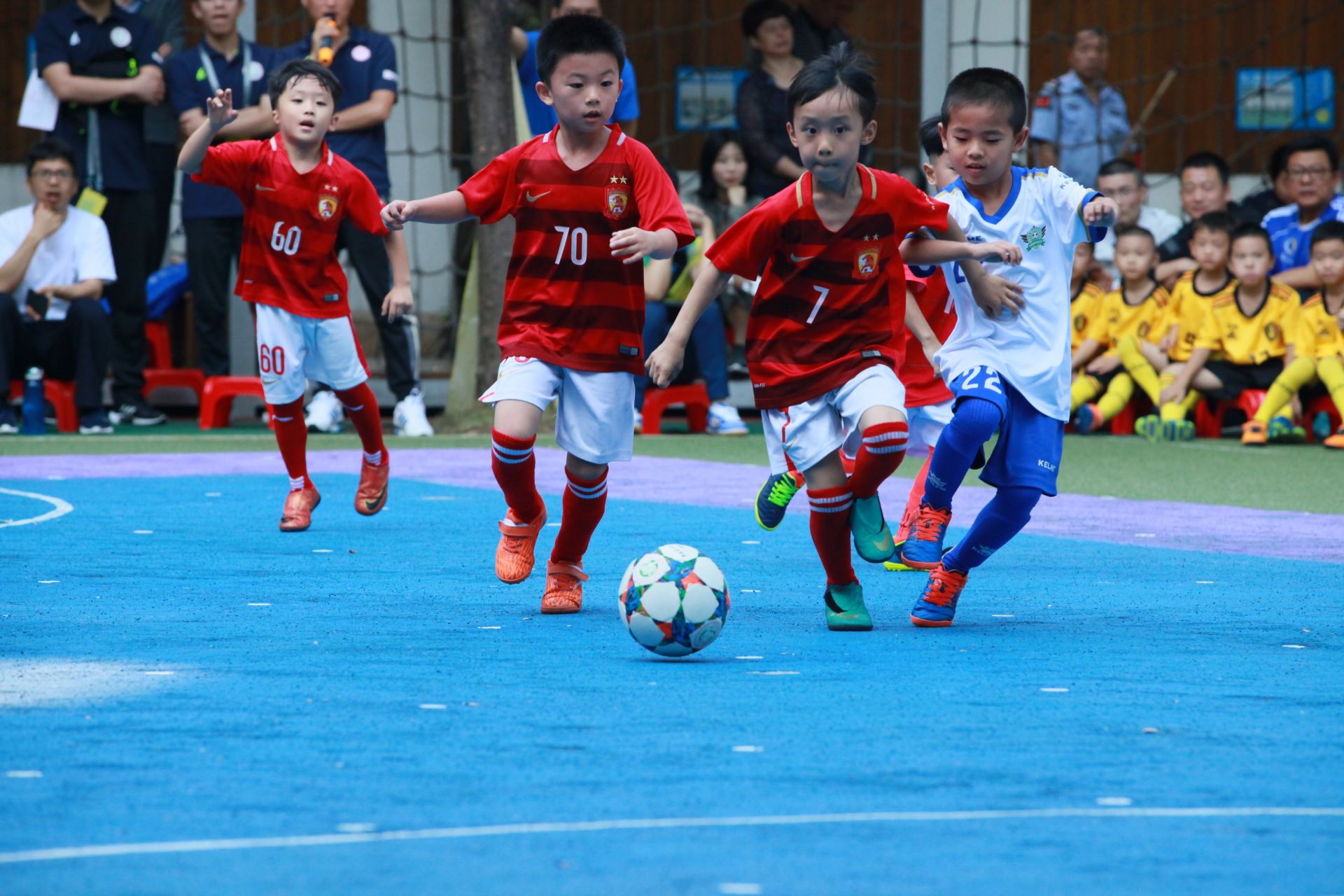 探寻圣诞的浪漫氛围（邂逅圣诞的浪漫气息）