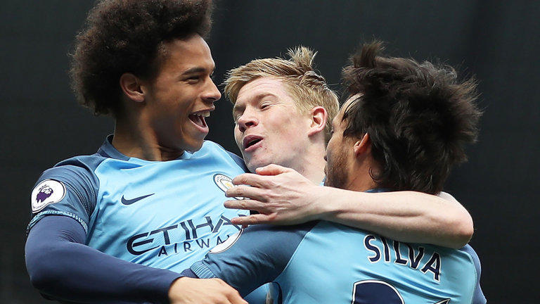 文班亚马这球太炸裂了！看懵亚历山大，马刺替补席起立欢呼（文班亚马神级一球炸翻全场，亚历山大看傻了，马刺替补席集体起立欢呼）