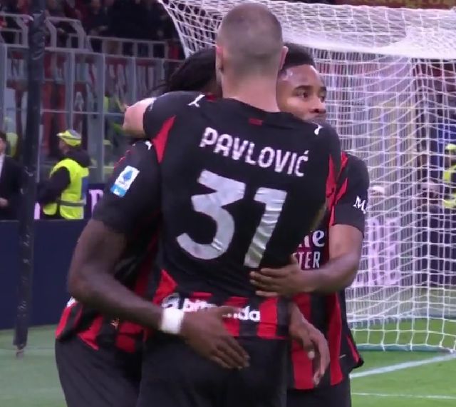 铃木一朗在 2010 年达成连续十年单季 200 支安打，刷新了大联盟历史纪录