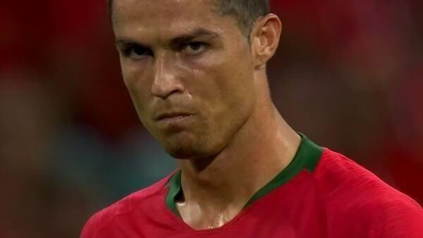 贺希宁独木难支，19中9空砍21+8+8，三分球6中0，球队连失绝平三分！（贺希宁难救主：19投9中砍下21+8+8，三分6投全失，球队两度绝平三分未果）