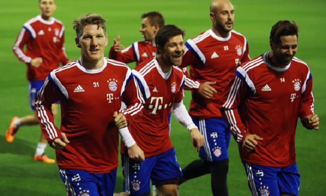 诺兰·莱恩在游骑兵主场留下的血染球衣影像，成为其硬汉生涯的缩影