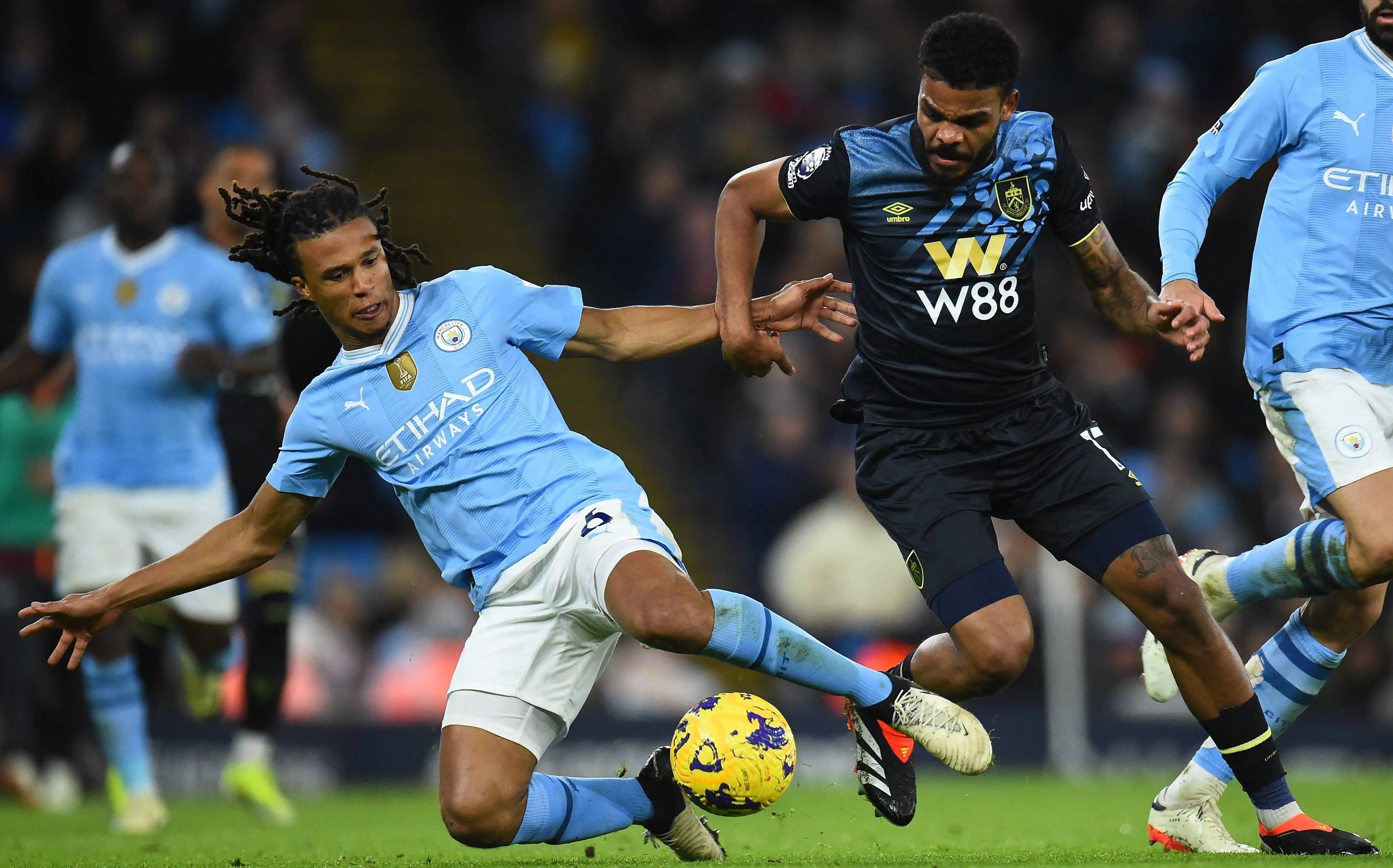 这是真准！泰森底角接球被封到脸上依旧命中个人第二记三分球（太准了！泰森底角接球顶着贴脸防守仍命中个人第二记三分球）